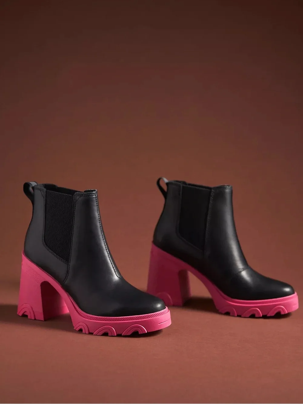 SOREL Brex Heel Chelsea Boots NWT Black Leather Hot Pink Sole Size 8.5